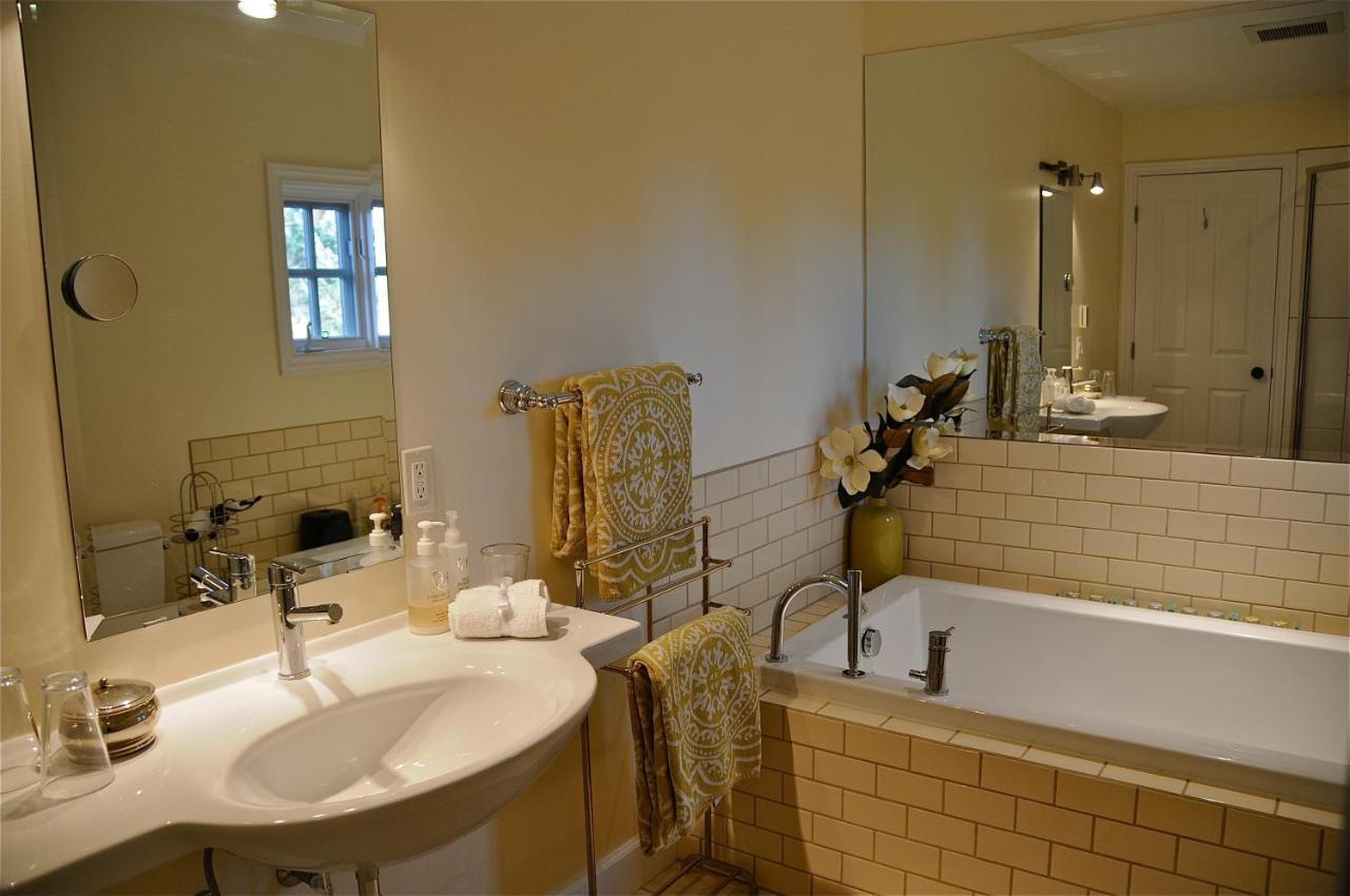 Wetherly Inn & Spa Ganges ภายนอก รูปภาพ